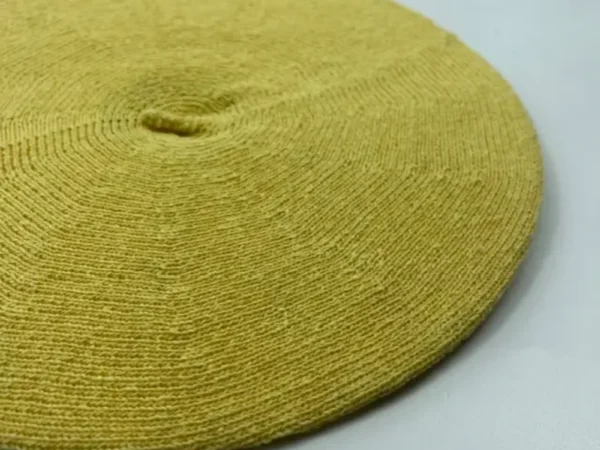 Béret enfant EcoJean jaune moutarde en laine, présenté seul sur fond blanc.