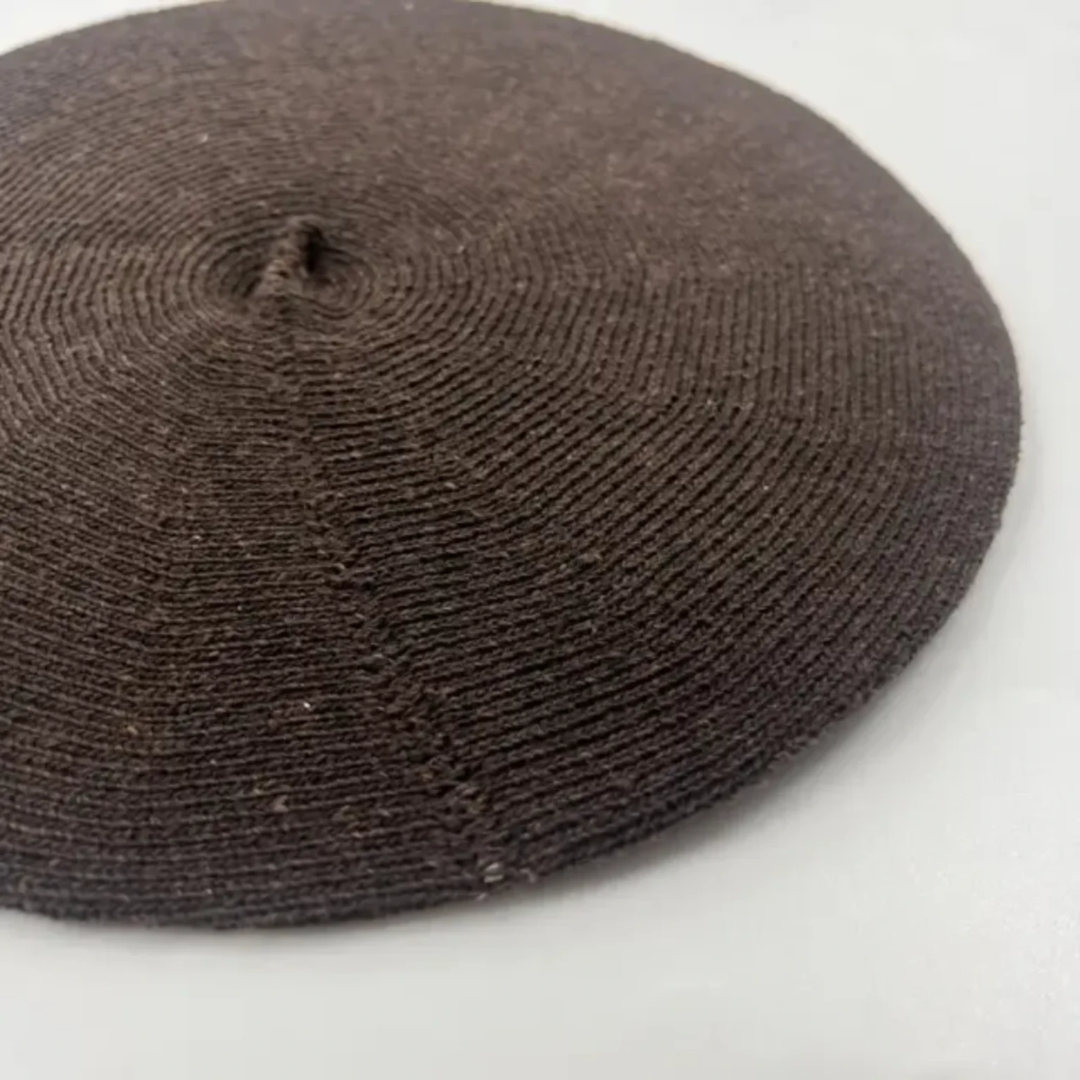 Béret enfant EcoJean marron chocolat en laine, présenté seul sur fond blanc.