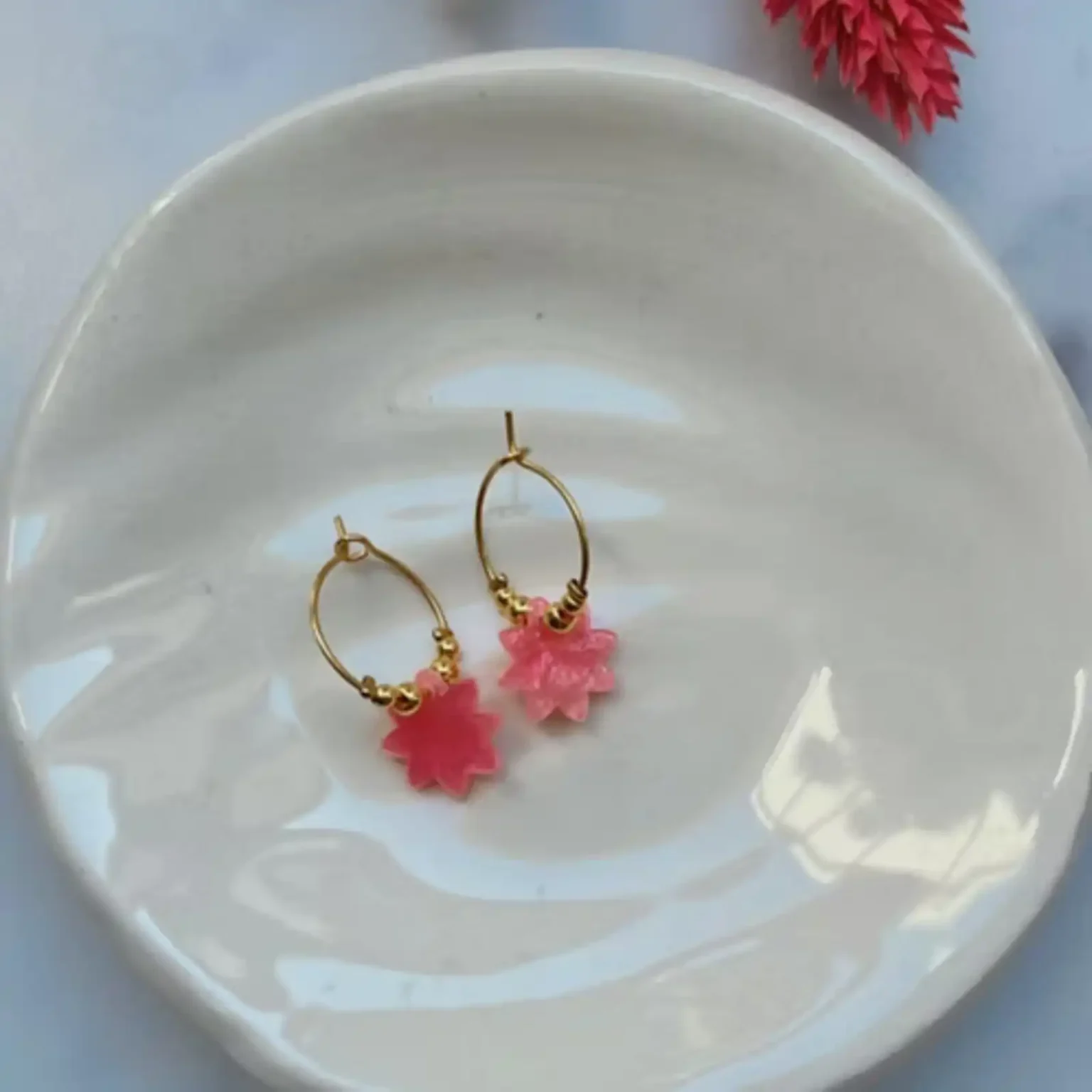 Boucles d’oreilles enfant Les Dahlias – rose fuchsia