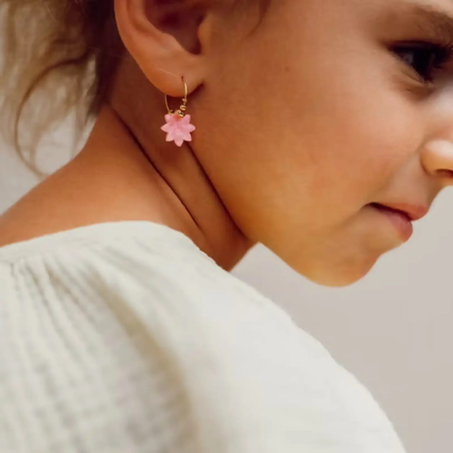 Boucles d’oreilles enfant Les Dahlias – rose pâle
