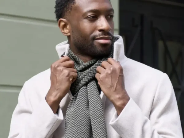 Écharpe Adam – chevrons en laine noir vert