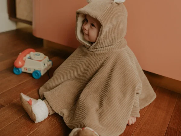 Poncho bébé en velours côtelé taupe